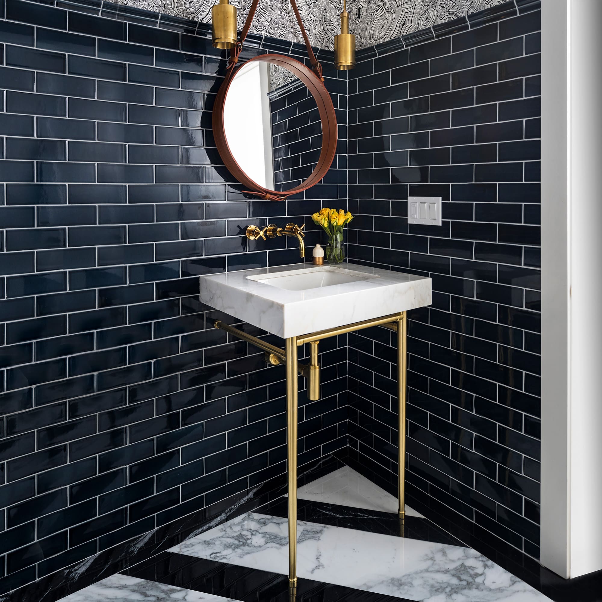 Minimal Vanity in Satin Brass