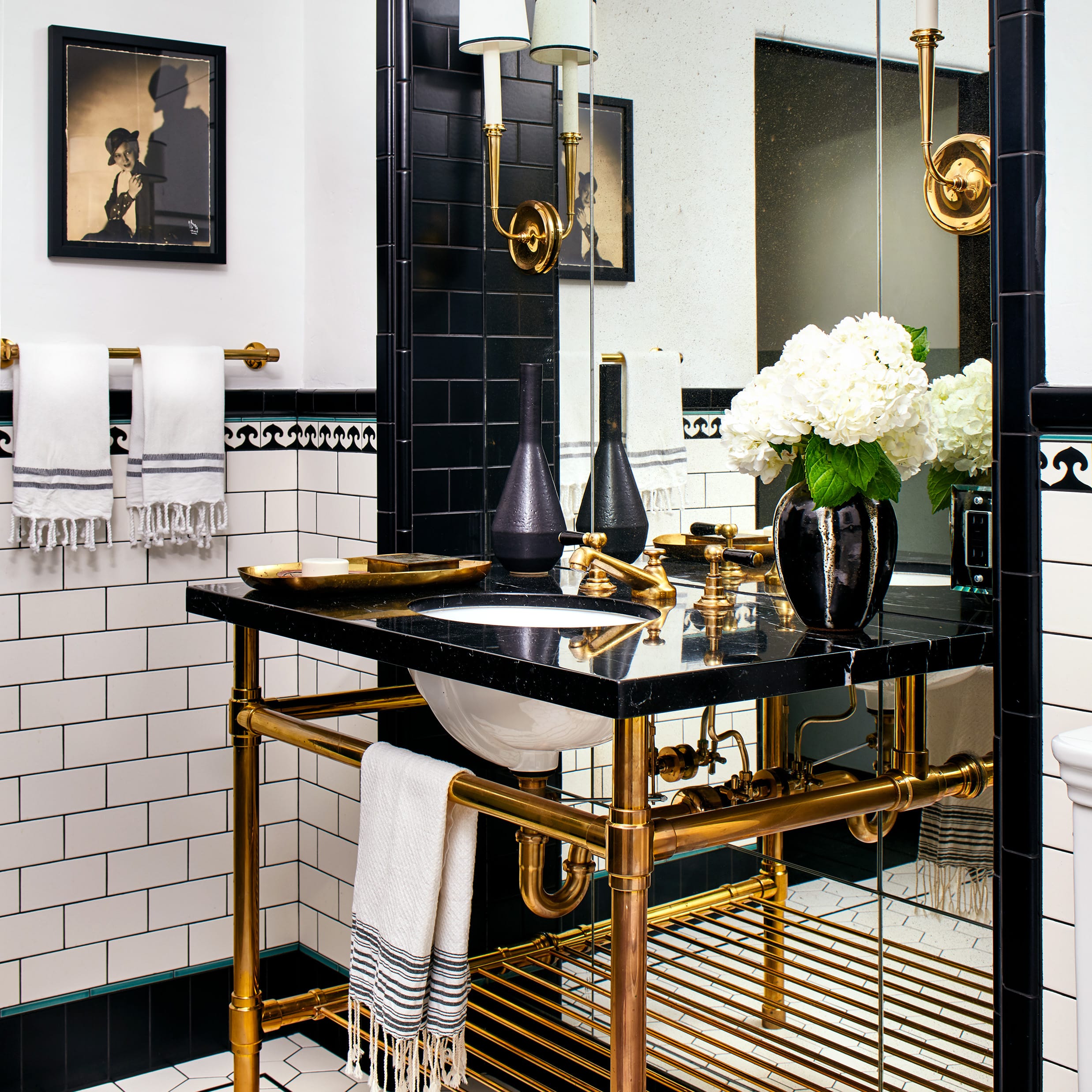 Studio Sinklegs in Bathroom