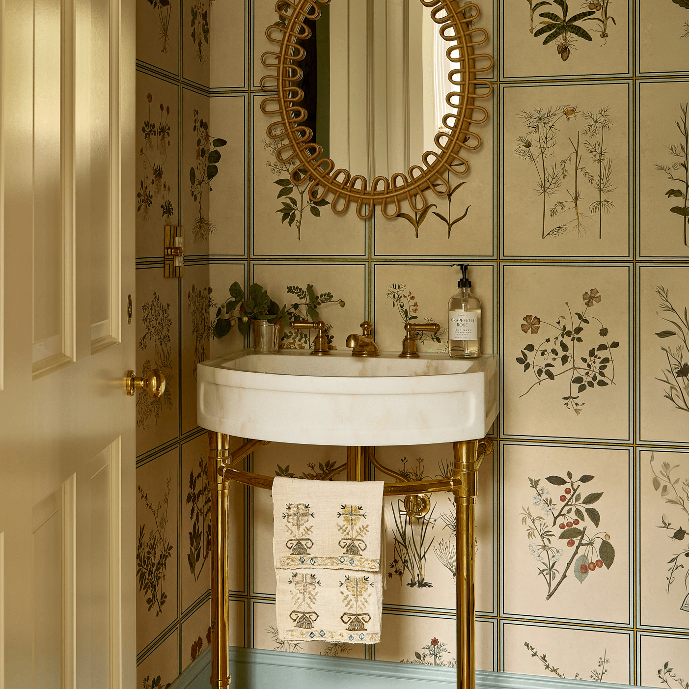 Jamestown in Polished Brass